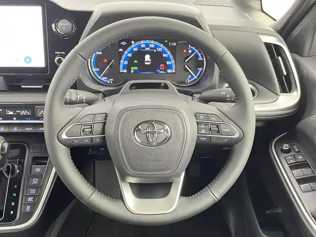トヨタ ヴォクシー ハイブリッド S－Z 千葉県 2025(令7)年 0.2万km アティチュードブラックマイカ 10.5型純正ディスプレイオーディオ/（コネクティットナビ対応）/フルセグTV　Bluetooth　CD　AM/FM/13，2型有機ELフリップダウンモニター/バックカメラ/ビルトインETC2.0/LEDヘッドライト/オートライト/オートハイビーム/シートヒーター/衝突軽減ブレーキ/レーンキープアシスト/コーナーセンサー/パーキングサポートブレーキ/レーダークルーズコントロール/ブラインドスポットモニター/クリアランスソナー/電子パーキング/ブレーキホールド/オートリトラミラー/ステアリングスイッチ/後席USB入力端子/リアサンバイザー/純正アルミホイール/純正フロアマット