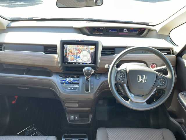 ホンダ フリード＋ G ホンダセンシング 新潟県 2021(令3)年 2.8万km プレミアムクリスタルレッドM ワンオーナー/４WD/社外ナビ/〈BT／AM／FM／DVD〉/バックカメラ/フルセグTV/シートヒーター〈運転席＋助手席〉/エアシート〈運転席＋助手席〉/両側パワースライドドア/ステアリングスイッチ/クルーズコントロール/ビルトインETC/ドライブレコーダー前後/LEDヘッドライト/オートライト/スマートキー/保証書/取り扱い説明書