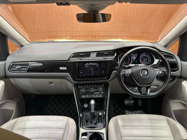 フォルクスワーゲン ゴルフ トゥーラン TDI プレミアム 千葉県 2018(平30)年 6万km インジウムグレーメタリッ 限定車　/パノラマＳＲ　/グレー革シート　/ＡＣＣ　/ナビ　/ＴＶ　/Ｂｌｕｅｔｏｏｔｈ接続　/Ｂカメラ　/シートヒーター　/電動リアゲート　/アダプティブＬＥＤヘッドライト　/衝突軽減Ｂ　/ＢＳＭ　/ＬＫＡ　/ＥＴＣ　/禁煙車