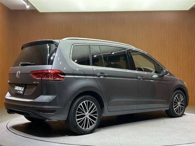 フォルクスワーゲン ゴルフ トゥーラン TDI プレミアム 千葉県 2018(平30)年 6万km インジウムグレーメタリッ 限定車　/パノラマＳＲ　/グレー革シート　/ＡＣＣ　/ナビ　/ＴＶ　/Ｂｌｕｅｔｏｏｔｈ接続　/Ｂカメラ　/シートヒーター　/電動リアゲート　/アダプティブＬＥＤヘッドライト　/衝突軽減Ｂ　/ＢＳＭ　/ＬＫＡ　/ＥＴＣ　/禁煙車