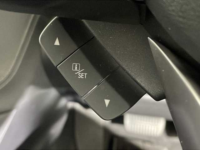 スバル インプレッサ スポーツ 2．0i－L アイサイト 沖縄県 2017(平29)年 3万km クリスタルホワイトP 禁煙車/純正８インチナビ/・ＣＤ／ＤＶＤ／フルセグＴＶ／Ｂｌｕｅｔｏｏｔｈ/バックカメラ/オートクルーズ/ブラインドスポットモニター/純正17インチアルミ/ＥＴＣ２．０/ステアリングリモコン/横滑り防止装置/盗難防止装置/衝突被害軽減装置/スマートキー/プッシュスタート/スペアキー/取扱説明書