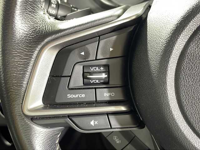 スバル インプレッサ スポーツ 2．0i－L アイサイト 沖縄県 2017(平29)年 3万km クリスタルホワイトP 禁煙車/純正８インチナビ/・ＣＤ／ＤＶＤ／フルセグＴＶ／Ｂｌｕｅｔｏｏｔｈ/バックカメラ/オートクルーズ/ブラインドスポットモニター/純正17インチアルミ/ＥＴＣ２．０/ステアリングリモコン/横滑り防止装置/盗難防止装置/衝突被害軽減装置/スマートキー/プッシュスタート/スペアキー/取扱説明書