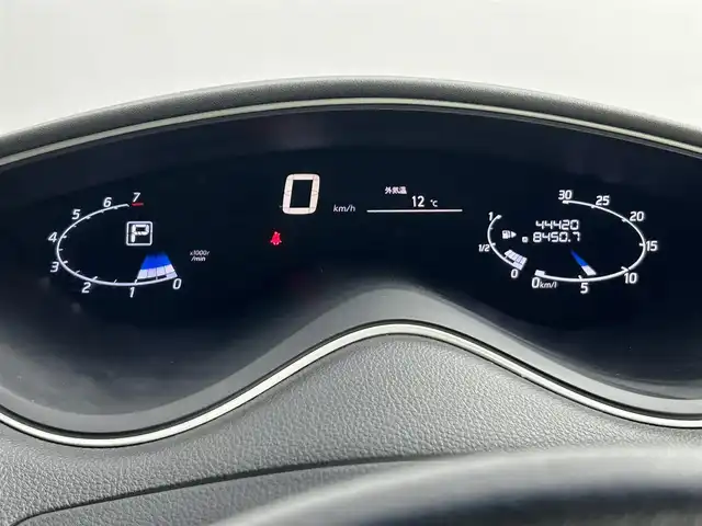 日産 セレナ ハイウェイスター Vセレ +Safty 道央・札幌 2015(平27)年 4.5万km ダイヤモンドブラック ・4WD/・純正SDナビ/（CD/DVD/AM/FM/BT）/・USB入力端子/・8インチモニター/・フルセグTV/・バックカメラ/・純正E/Gスターター/・エンジンスタートボタン/・スマートキー/・クルーズコントロール/・エマージェンシーブレーキ/・両側パワースライドドア/・アイドリングストップ/・社外アルミホイール/・純正フロアマット/・バイザー/・フロントフォグランプ/・LEDライト/・パワーステアリング/・パワーウィンドウ/・ETC（社外・ビルトイン）/・ABS/・横滑り防止装置/・レーンキープアシスト/・盗難防止装置/・寒冷地仕様/・キセノンライト/・サマータイヤ（溝5mmあり）/・保証書