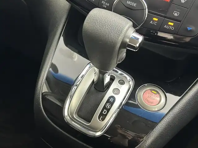 日産 セレナ ハイウェイスター Vセレ +Safty 道央・札幌 2015(平27)年 4.5万km ダイヤモンドブラック ・4WD/・純正SDナビ/（CD/DVD/AM/FM/BT）/・USB入力端子/・8インチモニター/・フルセグTV/・バックカメラ/・純正E/Gスターター/・エンジンスタートボタン/・スマートキー/・クルーズコントロール/・エマージェンシーブレーキ/・両側パワースライドドア/・アイドリングストップ/・社外アルミホイール/・純正フロアマット/・バイザー/・フロントフォグランプ/・LEDライト/・パワーステアリング/・パワーウィンドウ/・ETC（社外・ビルトイン）/・ABS/・横滑り防止装置/・レーンキープアシスト/・盗難防止装置/・寒冷地仕様/・キセノンライト/・サマータイヤ（溝5mmあり）/・保証書