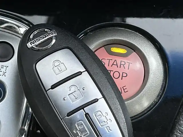 日産 セレナ ハイウェイスター Vセレ +Safty 道央・札幌 2015(平27)年 4.5万km ダイヤモンドブラック ・4WD/・純正SDナビ/（CD/DVD/AM/FM/BT）/・USB入力端子/・8インチモニター/・フルセグTV/・バックカメラ/・純正E/Gスターター/・エンジンスタートボタン/・スマートキー/・クルーズコントロール/・エマージェンシーブレーキ/・両側パワースライドドア/・アイドリングストップ/・社外アルミホイール/・純正フロアマット/・バイザー/・フロントフォグランプ/・LEDライト/・パワーステアリング/・パワーウィンドウ/・ETC（社外・ビルトイン）/・ABS/・横滑り防止装置/・レーンキープアシスト/・盗難防止装置/・寒冷地仕様/・キセノンライト/・サマータイヤ（溝5mmあり）/・保証書