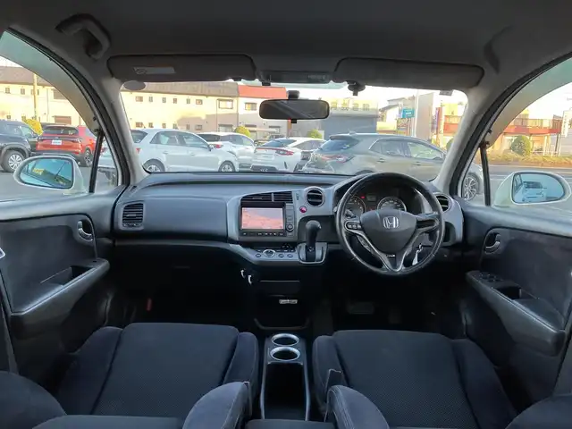 ホンダ ストリーム RSZ 三重県 2006(平18)年 18.6万km プレミアムホワイトパール ♪純正インターナビ/　・DVD再生・CD録音/♪バックカメラ/♪パドルシフト/♪キーレス/♪HIDヘッドライト/♪フォグライト /♪オートライト/♪革巻きステアリング/♪ステアリングスイッチ/♪パドルシフト/♪ETC/♪電動格納ミラー/♪フロアマット/♪スペアタイヤ/♪プライバシーガラス