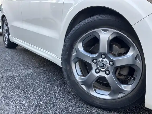 ホンダ ストリーム RSZ 三重県 2006(平18)年 18.6万km プレミアムホワイトパール ♪純正インターナビ/　・DVD再生・CD録音/♪バックカメラ/♪パドルシフト/♪キーレス/♪HIDヘッドライト/♪フォグライト /♪オートライト/♪革巻きステアリング/♪ステアリングスイッチ/♪パドルシフト/♪ETC/♪電動格納ミラー/♪フロアマット/♪スペアタイヤ/♪プライバシーガラス