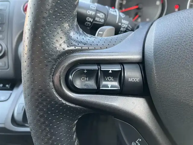 ホンダ ストリーム RSZ 三重県 2006(平18)年 18.6万km プレミアムホワイトパール ♪純正インターナビ/　・DVD再生・CD録音/♪バックカメラ/♪パドルシフト/♪キーレス/♪HIDヘッドライト/♪フォグライト /♪オートライト/♪革巻きステアリング/♪ステアリングスイッチ/♪パドルシフト/♪ETC/♪電動格納ミラー/♪フロアマット/♪スペアタイヤ/♪プライバシーガラス