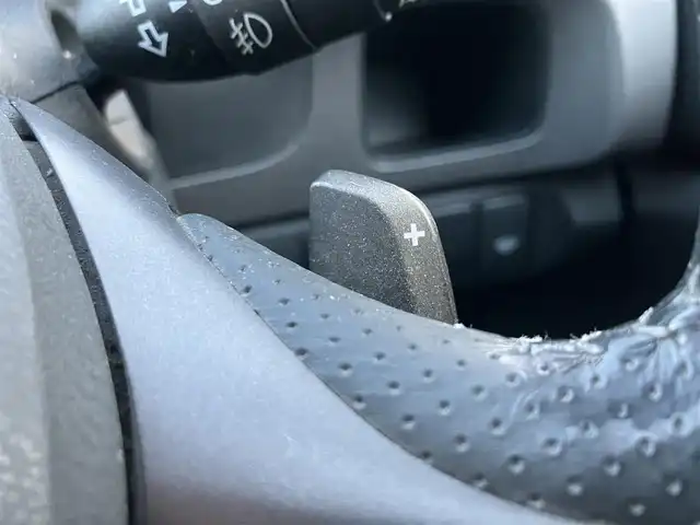 ホンダ ストリーム RSZ 三重県 2006(平18)年 18.6万km プレミアムホワイトパール ♪純正インターナビ/　・DVD再生・CD録音/♪バックカメラ/♪パドルシフト/♪キーレス/♪HIDヘッドライト/♪フォグライト /♪オートライト/♪革巻きステアリング/♪ステアリングスイッチ/♪パドルシフト/♪ETC/♪電動格納ミラー/♪フロアマット/♪スペアタイヤ/♪プライバシーガラス