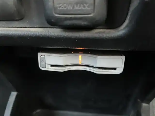 ホンダ ストリーム RSZ 三重県 2006(平18)年 18.6万km プレミアムホワイトパール ♪純正インターナビ/　・DVD再生・CD録音/♪バックカメラ/♪パドルシフト/♪キーレス/♪HIDヘッドライト/♪フォグライト /♪オートライト/♪革巻きステアリング/♪ステアリングスイッチ/♪パドルシフト/♪ETC/♪電動格納ミラー/♪フロアマット/♪スペアタイヤ/♪プライバシーガラス