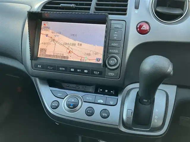 ホンダ ストリーム RSZ 三重県 2006(平18)年 18.6万km プレミアムホワイトパール ♪純正インターナビ/　・DVD再生・CD録音/♪バックカメラ/♪パドルシフト/♪キーレス/♪HIDヘッドライト/♪フォグライト /♪オートライト/♪革巻きステアリング/♪ステアリングスイッチ/♪パドルシフト/♪ETC/♪電動格納ミラー/♪フロアマット/♪スペアタイヤ/♪プライバシーガラス