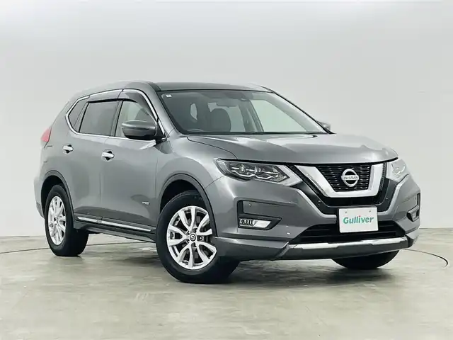 日産 エクストレイル ハイブリッド 20X 福島県 2018(平30)年 6.2万km ダークメタルグレー ブラインドスポットモニター/後退時車両検知/車線逸脱警報装置/エマージェンシーブレーキ/踏み間違い衝突防止アシスト/純正SDナビ/・型番：MM317D-W/・フルセグTV/BT/SD/CD/DVD/AUX/FM/AM/・ETC/・バックカメラ/パワーバックドア/ハーフレザーシート/革張ステアリング/・ステアリングリモコン/ダウンヒルアシストコントロール/ALL MODE 4×4-i切替ダイヤル/プッシュスタート/・スマートキー/・スペアキー1本/電動格納ミラー/・ウィンカーミラー/LEDヘッドライト/・フォグランプ/・オートライト/純正フロアマット/純正17インチAW/純正ドアバイザー
