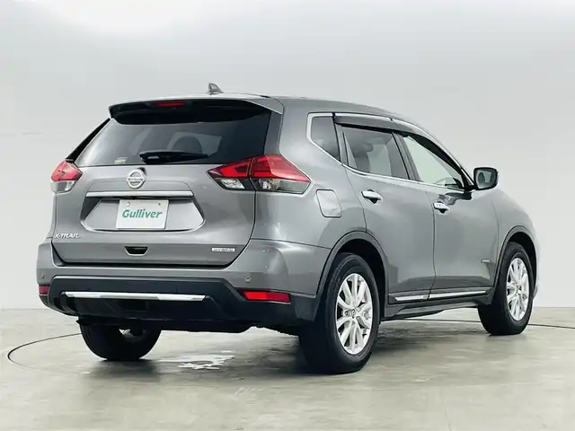 日産 エクストレイル ハイブリッド 20X 福島県 2018(平30)年 6.2万km ダークメタルグレー ブラインドスポットモニター/後退時車両検知/車線逸脱警報装置/エマージェンシーブレーキ/踏み間違い衝突防止アシスト/純正SDナビ/・型番：MM317D-W/・フルセグTV/BT/SD/CD/DVD/AUX/FM/AM/・ETC/・バックカメラ/パワーバックドア/ハーフレザーシート/革張ステアリング/・ステアリングリモコン/ダウンヒルアシストコントロール/ALL MODE 4×4-i切替ダイヤル/プッシュスタート/・スマートキー/・スペアキー1本/電動格納ミラー/・ウィンカーミラー/LEDヘッドライト/・フォグランプ/・オートライト/純正フロアマット/純正17インチAW/純正ドアバイザー
