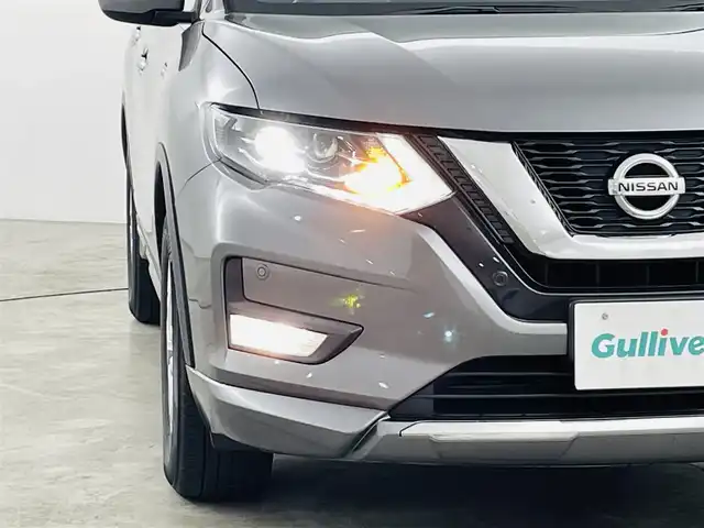 日産 エクストレイル ハイブリッド 20X 福島県 2018(平30)年 6.2万km ダークメタルグレー ブラインドスポットモニター/後退時車両検知/車線逸脱警報装置/エマージェンシーブレーキ/踏み間違い衝突防止アシスト/純正SDナビ/・型番：MM317D-W/・フルセグTV/BT/SD/CD/DVD/AUX/FM/AM/・ETC/・バックカメラ/パワーバックドア/ハーフレザーシート/革張ステアリング/・ステアリングリモコン/ダウンヒルアシストコントロール/ALL MODE 4×4-i切替ダイヤル/プッシュスタート/・スマートキー/・スペアキー1本/電動格納ミラー/・ウィンカーミラー/LEDヘッドライト/・フォグランプ/・オートライト/純正フロアマット/純正17インチAW/純正ドアバイザー