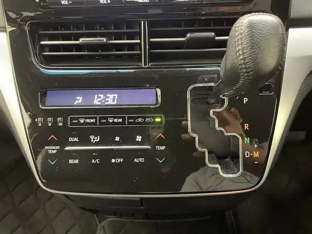 トヨタ エスティマ アエラス プレミアム 兵庫県 2017(平29)年 8.9万km ホワイトパールクリスタルシャイン ・純正9インチナビ/・CD/DVD/SD/BT/フルセグTV/・前後ドライブレコーダー/・ビルドインETC/・両側パワースライドドア /・バックカメラ/・衝突軽減ブレーキ/・レーンキープアシスト/・オートライト/・オートハイビーム/・LEDヘッドライト/・クルーズコントロール/・純正18インチアルミホイール/・純正フロアマット/・純正ドアバイザー/・スマートキー/・プッシュスタート