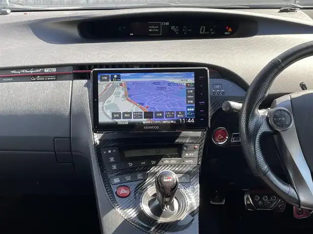 トヨタ プリウス S ツーリングセレ G’s 福岡県 2012(平24)年 11.1万km ホワイトパールクリスタルシャイン (株)IDOMが運営する【じしゃロン八幡西店】の自社ローン対象車両になります。こちらは現金ご利用時の価格です。自社ローンご希望の方は別途その旨お申付け下さい。/社外ディスプレイオーディオ/(Bluetooth/CD/USB/フルセグTV)/トムスフロントスポイラー/トミーカイラリアスポイラー/ローダウン/ロッソモデロマフラー/work18インチアルミホイール/社外デジタルインナーミラー/社外前方ドライブレコーダー/ビルトインＥＴＣ/フォグランプ/オートライト/スペアキー一本/スマートキー