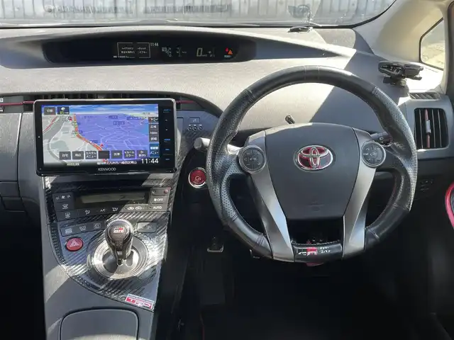 トヨタ プリウス S ツーリングセレ G’s 福岡県 2012(平24)年 11.1万km ホワイトパールクリスタルシャイン (株)IDOMが運営する【じしゃロン八幡西店】の自社ローン対象車両になります。こちらは現金ご利用時の価格です。自社ローンご希望の方は別途その旨お申付け下さい。/社外ディスプレイオーディオ/(Bluetooth/CD/USB/フルセグTV)/トムスフロントスポイラー/トミーカイラリアスポイラー/ローダウン/ロッソモデロマフラー/work18インチアルミホイール/社外デジタルインナーミラー/社外前方ドライブレコーダー/ビルトインＥＴＣ/フォグランプ/オートライト/スペアキー一本/スマートキー