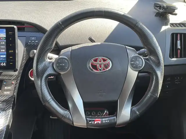 トヨタ プリウス S ツーリングセレ G’s 福岡県 2012(平24)年 11.1万km ホワイトパールクリスタルシャイン (株)IDOMが運営する【じしゃロン八幡西店】の自社ローン対象車両になります。こちらは現金ご利用時の価格です。自社ローンご希望の方は別途その旨お申付け下さい。/社外ディスプレイオーディオ/(Bluetooth/CD/USB/フルセグTV)/トムスフロントスポイラー/トミーカイラリアスポイラー/ローダウン/ロッソモデロマフラー/work18インチアルミホイール/社外デジタルインナーミラー/社外前方ドライブレコーダー/ビルトインＥＴＣ/フォグランプ/オートライト/スペアキー一本/スマートキー