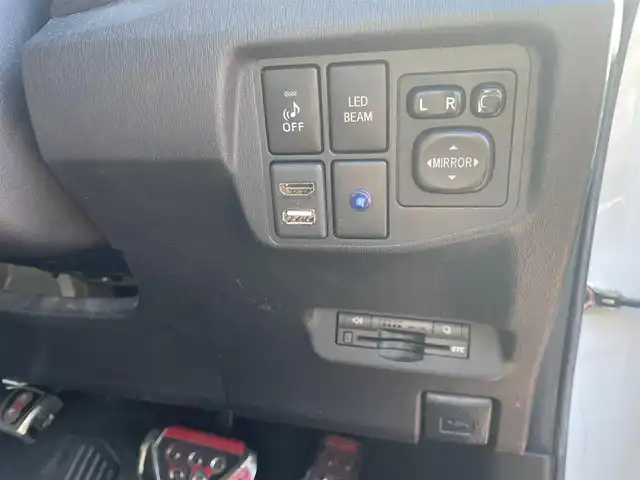 トヨタ プリウス S ツーリングセレ G’s 福岡県 2012(平24)年 11.1万km ホワイトパールクリスタルシャイン (株)IDOMが運営する【じしゃロン八幡西店】の自社ローン対象車両になります。こちらは現金ご利用時の価格です。自社ローンご希望の方は別途その旨お申付け下さい。/社外ディスプレイオーディオ/(Bluetooth/CD/USB/フルセグTV)/トムスフロントスポイラー/トミーカイラリアスポイラー/ローダウン/ロッソモデロマフラー/work18インチアルミホイール/社外デジタルインナーミラー/社外前方ドライブレコーダー/ビルトインＥＴＣ/フォグランプ/オートライト/スペアキー一本/スマートキー