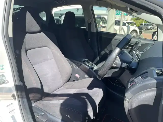 トヨタ プリウス S ツーリングセレ G’s 福岡県 2012(平24)年 11.1万km ホワイトパールクリスタルシャイン (株)IDOMが運営する【じしゃロン八幡西店】の自社ローン対象車両になります。こちらは現金ご利用時の価格です。自社ローンご希望の方は別途その旨お申付け下さい。/社外ディスプレイオーディオ/(Bluetooth/CD/USB/フルセグTV)/トムスフロントスポイラー/トミーカイラリアスポイラー/ローダウン/ロッソモデロマフラー/work18インチアルミホイール/社外デジタルインナーミラー/社外前方ドライブレコーダー/ビルトインＥＴＣ/フォグランプ/オートライト/スペアキー一本/スマートキー