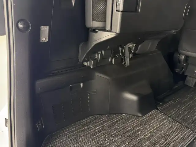 トヨタ アルファード S タイプゴールドⅡ 三重県 2021(令3)年 2.7万km ホワイトパールクリスタルシャイン ガソリン/FF/MTモード付インパネCVT/純正 9インチディスプレイオーディオ（ナビ搭載）/（AM/FM/CD・DVD*/USB/iPod/Bluetooth/TV*/Miracast/AppleCarPlay/AndroidAuto）*…OP/12.1インチ 後席モニター V12T-R68C（純正）/モデリスタ フロントスポイラー（後期Sグレード用）/バックガイドモニター/両側パワースライドドア/ドライブレコーダー 前後/ETC2.0/Toyota Safety Sense/●プリクラッシュセーフティ/●レーントレーシングアシスト/●レーダークルコン/●ロードサインアシスト/●アダプティブハイビームシステム/・先行車発進告知機能/・クリアランスソナー/・パーキングサポートブレーキ（前後静止物）/・など/装備/3眼LEDヘッドランプ（専用加飾）/・ハーフレザーシート/・左右＆後席独立オートエアコン/・パワーバックドア/・オットマンシート（2nd）/・AC100Vコンセント（100W）/・ステアリングスイッチ/・電子パーキングブレーキ＆ブレーキホールド/・オートライト/・純正18inAW/・保/取/ナビ取/マルチ取/・スマートキーx2/など