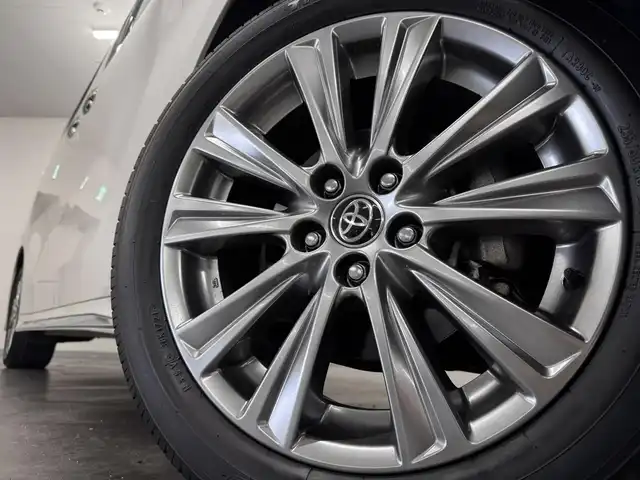 トヨタ アルファード S タイプゴールドⅡ 三重県 2021(令3)年 2.7万km ホワイトパールクリスタルシャイン ガソリン/FF/MTモード付インパネCVT/純正 9インチディスプレイオーディオ（ナビ搭載）/（AM/FM/CD・DVD*/USB/iPod/Bluetooth/TV*/Miracast/AppleCarPlay/AndroidAuto）*…OP/12.1インチ 後席モニター V12T-R68C（純正）/モデリスタ フロントスポイラー（後期Sグレード用）/バックガイドモニター/両側パワースライドドア/ドライブレコーダー 前後/ETC2.0/Toyota Safety Sense/●プリクラッシュセーフティ/●レーントレーシングアシスト/●レーダークルコン/●ロードサインアシスト/●アダプティブハイビームシステム/・先行車発進告知機能/・クリアランスソナー/・パーキングサポートブレーキ（前後静止物）/・など/装備/3眼LEDヘッドランプ（専用加飾）/・ハーフレザーシート/・左右＆後席独立オートエアコン/・パワーバックドア/・オットマンシート（2nd）/・AC100Vコンセント（100W）/・ステアリングスイッチ/・電子パーキングブレーキ＆ブレーキホールド/・オートライト/・純正18inAW/・保/取/ナビ取/マルチ取/・スマートキーx2/など