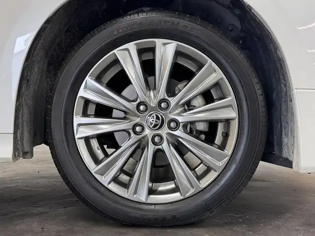 トヨタ アルファード S タイプゴールドⅡ 三重県 2021(令3)年 2.7万km ホワイトパールクリスタルシャイン ガソリン/FF/MTモード付インパネCVT/純正 9インチディスプレイオーディオ（ナビ搭載）/（AM/FM/CD・DVD*/USB/iPod/Bluetooth/TV*/Miracast/AppleCarPlay/AndroidAuto）*…OP/12.1インチ 後席モニター V12T-R68C（純正）/モデリスタ フロントスポイラー（後期Sグレード用）/バックガイドモニター/両側パワースライドドア/ドライブレコーダー 前後/ETC2.0/Toyota Safety Sense/●プリクラッシュセーフティ/●レーントレーシングアシスト/●レーダークルコン/●ロードサインアシスト/●アダプティブハイビームシステム/・先行車発進告知機能/・クリアランスソナー/・パーキングサポートブレーキ（前後静止物）/・など/装備/3眼LEDヘッドランプ（専用加飾）/・ハーフレザーシート/・左右＆後席独立オートエアコン/・パワーバックドア/・オットマンシート（2nd）/・AC100Vコンセント（100W）/・ステアリングスイッチ/・電子パーキングブレーキ＆ブレーキホールド/・オートライト/・純正18inAW/・保/取/ナビ取/マルチ取/・スマートキーx2/など