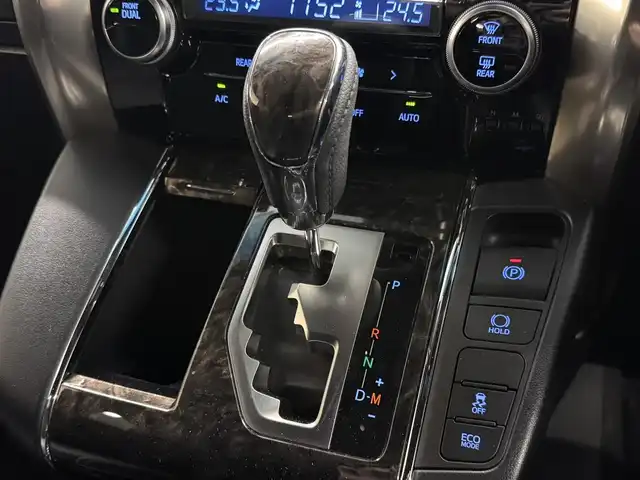 トヨタ アルファード S タイプゴールドⅡ 三重県 2021(令3)年 2.7万km ホワイトパールクリスタルシャイン ガソリン/FF/MTモード付インパネCVT/純正 9インチディスプレイオーディオ（ナビ搭載）/（AM/FM/CD・DVD*/USB/iPod/Bluetooth/TV*/Miracast/AppleCarPlay/AndroidAuto）*…OP/12.1インチ 後席モニター V12T-R68C（純正）/モデリスタ フロントスポイラー（後期Sグレード用）/バックガイドモニター/両側パワースライドドア/ドライブレコーダー 前後/ETC2.0/Toyota Safety Sense/●プリクラッシュセーフティ/●レーントレーシングアシスト/●レーダークルコン/●ロードサインアシスト/●アダプティブハイビームシステム/・先行車発進告知機能/・クリアランスソナー/・パーキングサポートブレーキ（前後静止物）/・など/装備/3眼LEDヘッドランプ（専用加飾）/・ハーフレザーシート/・左右＆後席独立オートエアコン/・パワーバックドア/・オットマンシート（2nd）/・AC100Vコンセント（100W）/・ステアリングスイッチ/・電子パーキングブレーキ＆ブレーキホールド/・オートライト/・純正18inAW/・保/取/ナビ取/マルチ取/・スマートキーx2/など