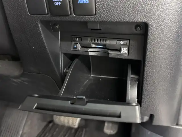 トヨタ アルファード S タイプゴールドⅡ 三重県 2021(令3)年 2.7万km ホワイトパールクリスタルシャイン ガソリン/FF/MTモード付インパネCVT/純正 9インチディスプレイオーディオ（ナビ搭載）/（AM/FM/CD・DVD*/USB/iPod/Bluetooth/TV*/Miracast/AppleCarPlay/AndroidAuto）*…OP/12.1インチ 後席モニター V12T-R68C（純正）/モデリスタ フロントスポイラー（後期Sグレード用）/バックガイドモニター/両側パワースライドドア/ドライブレコーダー 前後/ETC2.0/Toyota Safety Sense/●プリクラッシュセーフティ/●レーントレーシングアシスト/●レーダークルコン/●ロードサインアシスト/●アダプティブハイビームシステム/・先行車発進告知機能/・クリアランスソナー/・パーキングサポートブレーキ（前後静止物）/・など/装備/3眼LEDヘッドランプ（専用加飾）/・ハーフレザーシート/・左右＆後席独立オートエアコン/・パワーバックドア/・オットマンシート（2nd）/・AC100Vコンセント（100W）/・ステアリングスイッチ/・電子パーキングブレーキ＆ブレーキホールド/・オートライト/・純正18inAW/・保/取/ナビ取/マルチ取/・スマートキーx2/など