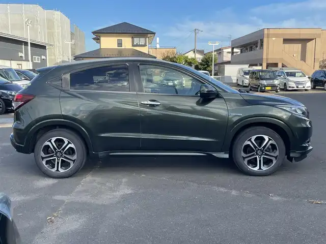 ホンダ ヴェゼル ハイブリッド Z 宮城県 2014(平26)年 12.4万km ミスティックグリーンパール (株)IDOMが運営する【じしゃロン仙台店】の自社ローン専用車両になりますこちらは現金またはオートローンご利用時の価格です。自社ローンご希望の方は別途その旨お申付け下さい/ハーフレザーシート/シートヒーター/メモリナビ/フルセグ/Bluetooth/バックカメラ/ETC/ルーフレール/衝突被害軽減システム/LEDヘッドライト