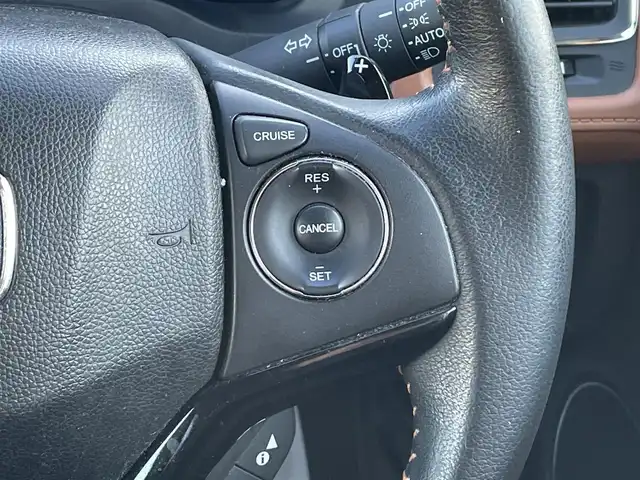 ホンダ ヴェゼル ハイブリッド Z 宮城県 2014(平26)年 12.4万km ミスティックグリーンパール (株)IDOMが運営する【じしゃロン仙台店】の自社ローン専用車両になりますこちらは現金またはオートローンご利用時の価格です。自社ローンご希望の方は別途その旨お申付け下さい/ハーフレザーシート/シートヒーター/メモリナビ/フルセグ/Bluetooth/バックカメラ/ETC/ルーフレール/衝突被害軽減システム/LEDヘッドライト