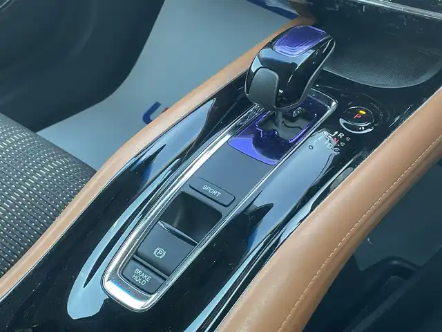 ホンダ ヴェゼル ハイブリッド Z 宮城県 2014(平26)年 12.4万km ミスティックグリーンパール (株)IDOMが運営する【じしゃロン仙台店】の自社ローン専用車両になりますこちらは現金またはオートローンご利用時の価格です。自社ローンご希望の方は別途その旨お申付け下さい/ハーフレザーシート/シートヒーター/メモリナビ/フルセグ/Bluetooth/バックカメラ/ETC/ルーフレール/衝突被害軽減システム/LEDヘッドライト