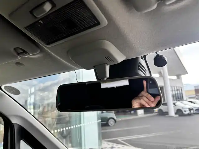 スズキ ワゴンＲ HYBRID FZ 京都府 2017(平29)年 6万km ピュアホワイトP 4WD/スズキセーフティサポート/・デュアルセンサーブレーキサポート/・誤発進抑制機能/・車線逸脱警報機能/・ふらつき警報機能/・先行車発進おしらせ機能/・ハイビームアシスト機能/・ヘッドアップディスプレイ/純正メモリーナビ、地デジ、Bluetooth、USB端子/全方位モニター/前席シートヒーター/ドライブレコーダー/ステアリングスイッチ/ETC/LEDヘッドランプ/記録簿R2、R4、R6/保証書/取扱説明書