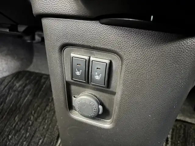 スズキ ワゴンＲ HYBRID FZ 京都府 2017(平29)年 6万km ピュアホワイトP 4WD/スズキセーフティサポート/・デュアルセンサーブレーキサポート/・誤発進抑制機能/・車線逸脱警報機能/・ふらつき警報機能/・先行車発進おしらせ機能/・ハイビームアシスト機能/・ヘッドアップディスプレイ/純正メモリーナビ、地デジ、Bluetooth、USB端子/全方位モニター/前席シートヒーター/ドライブレコーダー/ステアリングスイッチ/ETC/LEDヘッドランプ/記録簿R2、R4、R6/保証書/取扱説明書