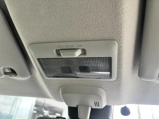 スズキ ワゴンＲ HYBRID FZ 京都府 2017(平29)年 6万km ピュアホワイトP 4WD/スズキセーフティサポート/・デュアルセンサーブレーキサポート/・誤発進抑制機能/・車線逸脱警報機能/・ふらつき警報機能/・先行車発進おしらせ機能/・ハイビームアシスト機能/・ヘッドアップディスプレイ/純正メモリーナビ、地デジ、Bluetooth、USB端子/全方位モニター/前席シートヒーター/ドライブレコーダー/ステアリングスイッチ/ETC/LEDヘッドランプ/記録簿R2、R4、R6/保証書/取扱説明書