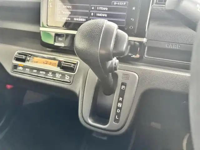 スズキ ワゴンＲ HYBRID FZ 京都府 2017(平29)年 6万km ピュアホワイトP 4WD/スズキセーフティサポート/・デュアルセンサーブレーキサポート/・誤発進抑制機能/・車線逸脱警報機能/・ふらつき警報機能/・先行車発進おしらせ機能/・ハイビームアシスト機能/・ヘッドアップディスプレイ/純正メモリーナビ、地デジ、Bluetooth、USB端子/全方位モニター/前席シートヒーター/ドライブレコーダー/ステアリングスイッチ/ETC/LEDヘッドランプ/記録簿R2、R4、R6/保証書/取扱説明書