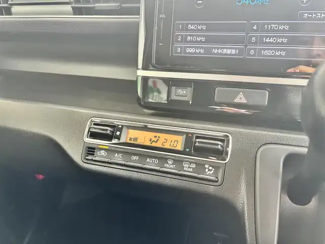 スズキ ワゴンＲ HYBRID FZ 京都府 2017(平29)年 6万km ピュアホワイトP 4WD/スズキセーフティサポート/・デュアルセンサーブレーキサポート/・誤発進抑制機能/・車線逸脱警報機能/・ふらつき警報機能/・先行車発進おしらせ機能/・ハイビームアシスト機能/・ヘッドアップディスプレイ/純正メモリーナビ、地デジ、Bluetooth、USB端子/全方位モニター/前席シートヒーター/ドライブレコーダー/ステアリングスイッチ/ETC/LEDヘッドランプ/記録簿R2、R4、R6/保証書/取扱説明書