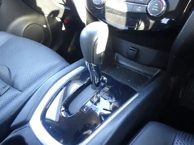 日産 エクストレイル 20X 千葉県 2014(平26)年 5.2万km ブリリアントホワイトパール カブロンシート/前席シートヒーター/純正SDナビ/地デジTV/【DVD/CD再生機能　Bluetooth接続】/バックカメラ/革巻きステアリング/ETC/純正17インチアルミホイル/インテリジェントキー