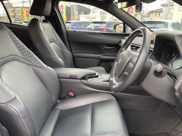 レクサス ＵＸ 250h バージョンC 石川県 2019(令1)年 5.8万km テレーンカーキマイカM 純正メモリーナビ　フルセグＴＶ　パノラマモニター　ＬＥＤヘッドライト　ＥＴＣ　スマートキー　ドラレコ　置くだけ充電　ステアリングヒーター　レザーシート　レクサスセーフティ　レーダークルーズ　ＢＳＭ