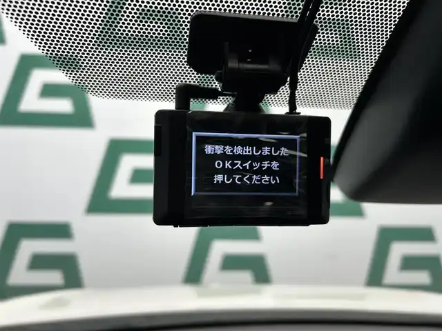 トヨタ カローラ クロス Z 鹿児島県 2022(令4)年 2.4万km プラチナホワイトパールマイカ 禁煙車/ナビ機能付きディスプレイオーディオ/　・フルセグTV/　・Bluetooth/　・AppleCarPlay/　・AndroidAuto/　・USB/トヨタセーフティセンス/　・プリクラッシュセーフティ/　・レーントレーシングアシスト (LTA)/　・レーダークルーズコントロール (全車速追従機能付)/　・オートマチックハイビーム (AHB)/　・ロードサインアシスト (RSA)/　・パーキングサポートブレーキ (前後方静止物)/パノラミックビューモニター/ブラインドスポットモニター/パワーバックドア/ETC/ドライブレコーダー/コーナーセンサー/パワーシート/シートヒーター/純正フロアマット/純正アルミホイール/ステアリングヒーター/ステアリングリモコン