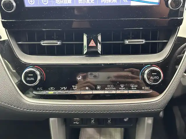 トヨタ カローラ クロス Z 鹿児島県 2022(令4)年 2.4万km プラチナホワイトパールマイカ 禁煙車/ナビ機能付きディスプレイオーディオ/　・フルセグTV/　・Bluetooth/　・AppleCarPlay/　・AndroidAuto/　・USB/トヨタセーフティセンス/　・プリクラッシュセーフティ/　・レーントレーシングアシスト (LTA)/　・レーダークルーズコントロール (全車速追従機能付)/　・オートマチックハイビーム (AHB)/　・ロードサインアシスト (RSA)/　・パーキングサポートブレーキ (前後方静止物)/パノラミックビューモニター/ブラインドスポットモニター/パワーバックドア/ETC/ドライブレコーダー/コーナーセンサー/パワーシート/シートヒーター/純正フロアマット/純正アルミホイール/ステアリングヒーター/ステアリングリモコン