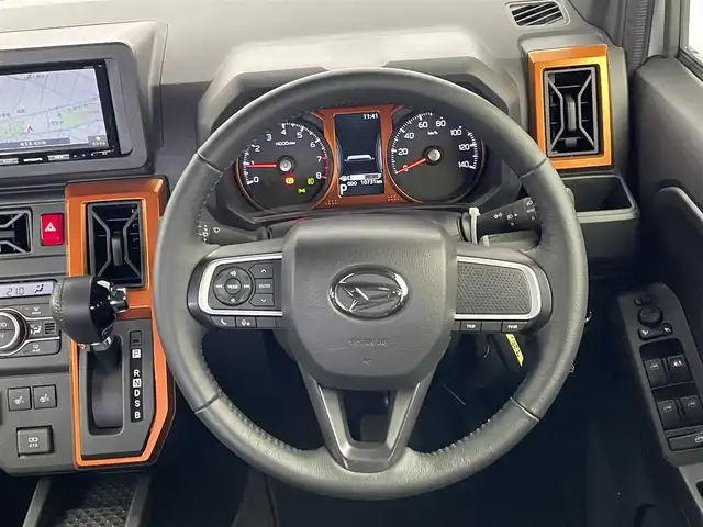 ダイハツ タフト G 埼玉県 2021(令3)年 1.1万km シャイニングホワイトパール スカイフィールドトップ/スマートアシスト/・衝突回避支援ブレーキ/・ブレーキ制御付誤発進抑制機能/・車線/路外逸脱警報機能/・オートハイビーム/・アダプティブドライビングビーム/・サイドビューランプ/カロッツェリア７インチSDナビ/(AM.FM.CD.DVD.BT)/フルセグTV/バックカメラ/革巻ステアリング/ステアリングスイッチ/前席シートヒーター/プッシュスタート/スマートキー/前後ドライブレコーダー/LEDヘッドライト/LEDフォグランプ/社外14インチAW/純正AW積込