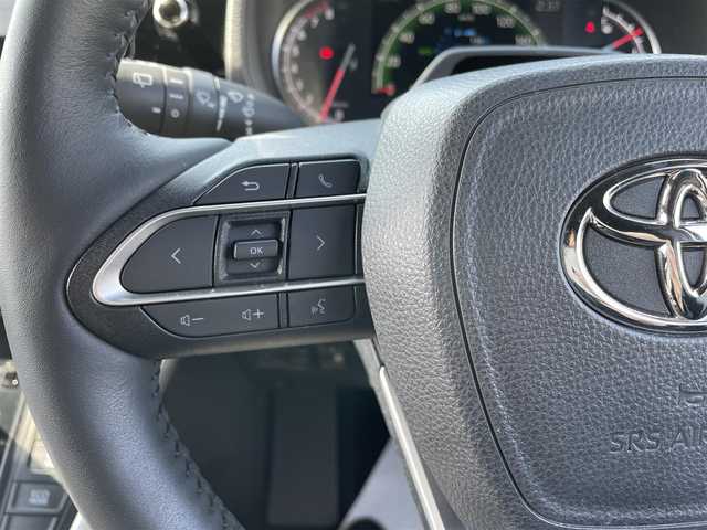 トヨタ ヴォクシー S－Z 岡山県 2022(令4)年 3.5万km ホワイトパールクリスタルシャイン 純正10.5インチディスプレイオーディオ/フルセグTV、CD、DVD、Bluetooth、AM、FM/Apple　Carplay、Android Auto、HDMI/純正14インチ有機ELフリップダウンモニター/V14T-R72R/ビルトインETC2.0/バックカメラ/両側パワースライドドア/前後ドライブレコーダーTZ-DR210/純正17インチアルミホイール/CD、DVDデッキ/前席シートヒーター/トヨタセーフティセンス/・プリクラッシュセーフティ/・レーントレーシングアシスト/・レーダークルーズコントロール/・ロードサインアシスト/・オートマチックハイビーム/・ドライバー異常時対応システム/・プロアクティブドライビングアシスト/・発進遅れ告知機能/パーキングサポートブレーキ/ドアバイザー/前後コーナーセンサー