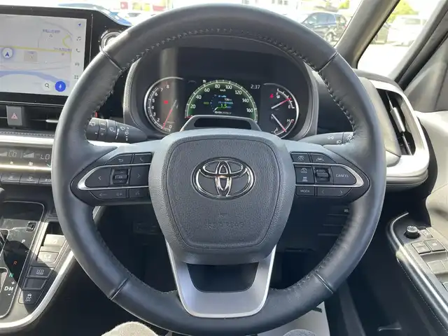 トヨタ ヴォクシー S－Z 岡山県 2022(令4)年 3.5万km ホワイトパールクリスタルシャイン 純正10.5インチディスプレイオーディオ/フルセグTV、CD、DVD、Bluetooth、AM、FM/Apple　Carplay、Android Auto、HDMI/純正14インチ有機ELフリップダウンモニター/V14T-R72R/ビルトインETC2.0/バックカメラ/両側パワースライドドア/前後ドライブレコーダーTZ-DR210/純正17インチアルミホイール/CD、DVDデッキ/前席シートヒーター/トヨタセーフティセンス/・プリクラッシュセーフティ/・レーントレーシングアシスト/・レーダークルーズコントロール/・ロードサインアシスト/・オートマチックハイビーム/・ドライバー異常時対応システム/・プロアクティブドライビングアシスト/・発進遅れ告知機能/パーキングサポートブレーキ/ドアバイザー/前後コーナーセンサー