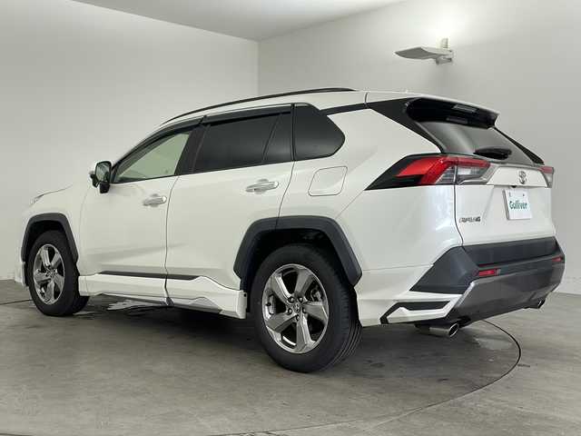 トヨタ ＲＡＶ４ G 兵庫県 2020(令2)年 7.2万km ホワイトパールクリスタルシャイン ・パノラマムーンルーフ/・モデリスタエアロ/・社外9型ナビ＆TV＆BT＆DVD＆SD/・カロッツェリア後席ヘッドレストモニター/・バックカメラ/・トヨタセーフティセンス/・プリクラッシュセーフティ/・ブラインドスポットモニター/・レーダークルーズコントロール/・レーンディパーチャーアラート/・オートマチックハイビーム/・スマートキー/・プッシュスタート/・合皮シート/・前席シートヒーター/・ステアリングヒーター/・パワーシート/・デジタルインナーミラー/・前後ドライブレコーダー/・フロアマット/・パワーバックドア/・クリアランスソナー/・ビルトインETC/・純正18インチアルミホイール