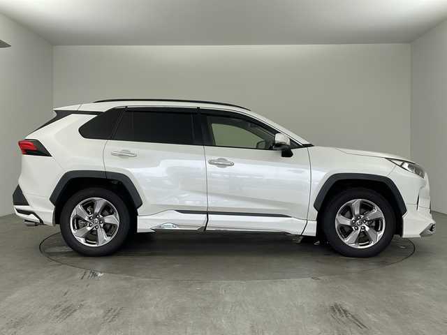トヨタ ＲＡＶ４ G 兵庫県 2020(令2)年 7.2万km ホワイトパールクリスタルシャイン ・パノラマムーンルーフ/・モデリスタエアロ/・社外9型ナビ＆TV＆BT＆DVD＆SD/・カロッツェリア後席ヘッドレストモニター/・バックカメラ/・トヨタセーフティセンス/・プリクラッシュセーフティ/・ブラインドスポットモニター/・レーダークルーズコントロール/・レーンディパーチャーアラート/・オートマチックハイビーム/・スマートキー/・プッシュスタート/・合皮シート/・前席シートヒーター/・ステアリングヒーター/・パワーシート/・デジタルインナーミラー/・前後ドライブレコーダー/・フロアマット/・パワーバックドア/・クリアランスソナー/・ビルトインETC/・純正18インチアルミホイール
