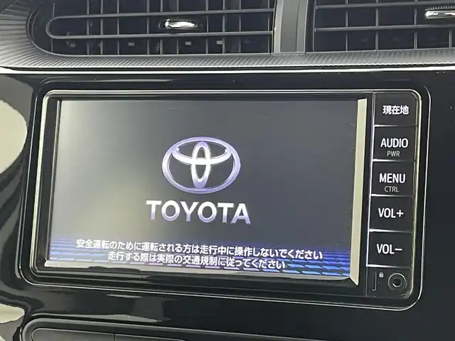 トヨタ アクア S 岡山県 2020(令2)年 6万km ホワイトパールクリスタルシャイン 純正SDナビ/（TV/Bluetooth/CD)/衝突軽減ブレーキシステム/バックカメラ/ビルトインＥＴＣ/ＬＥＤヘッドライト/オートハイビーム/アイドリングストップ/コーナーセンサー（前後）/踏み間違い防止/ISOFIX/ステアリングスイッチ/チルトステアリング/シートリフター/ウインカーミラー/ドアバイザー/プッシュスタート/スマートキー/新車保証書/取扱説明書