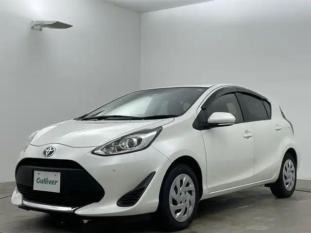 トヨタ アクア S 岡山県 2020(令2)年 6万km ホワイトパールクリスタルシャイン 純正SDナビ/（TV/Bluetooth/CD)/衝突軽減ブレーキシステム/バックカメラ/ビルトインＥＴＣ/ＬＥＤヘッドライト/オートハイビーム/アイドリングストップ/コーナーセンサー（前後）/踏み間違い防止/ISOFIX/ステアリングスイッチ/チルトステアリング/シートリフター/ウインカーミラー/ドアバイザー/プッシュスタート/スマートキー/新車保証書/取扱説明書