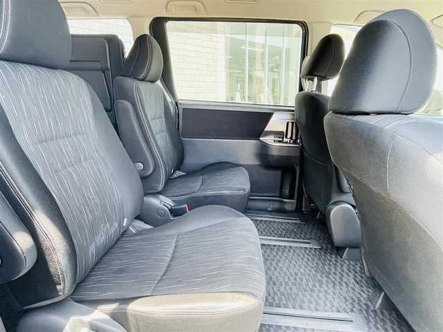 トヨタ ヴォクシー ZS 煌Ⅱ 岡山県 2012(平24)年 7.8万km ブラック (株)IDOMが運営する【じしゃロン岡山店】の自社ローン専用車両です。こちらは現金またはオートローンご利用時の価格です。 自社ローンご希望の方は別途その旨お申し付け下さい/・社外ナビゲーション/・両側電動スライドドア/・バックカメラ/・ＥＴＣ/・ドラレコ