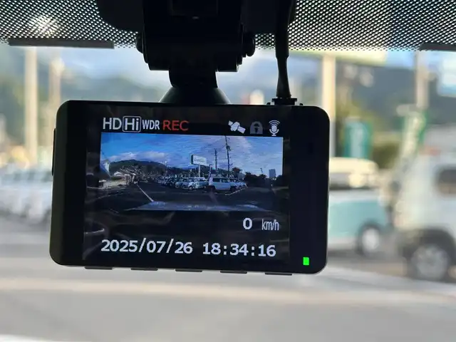 トヨタ ８６ GT 愛媛県 2014(平26)年 1.8万km サテンホワイトパール 社外ナビ（Bluetooth/SD/フルセグテレビ）/前方ドライブレコーダー/ルームミラー型GPSレーダー/ETC2.0/社外18インチAW(ADVAN RACING)/シートカバー/社外エアクリーナー/TRDシフトノブ/TRDマフラー/追加タコメーター(BLITZ)/バックカメラ/純正フロアマット/ABS/横滑り防止装置/オートライト/LEDヘッドライト/フォグランプ/USB入力端子